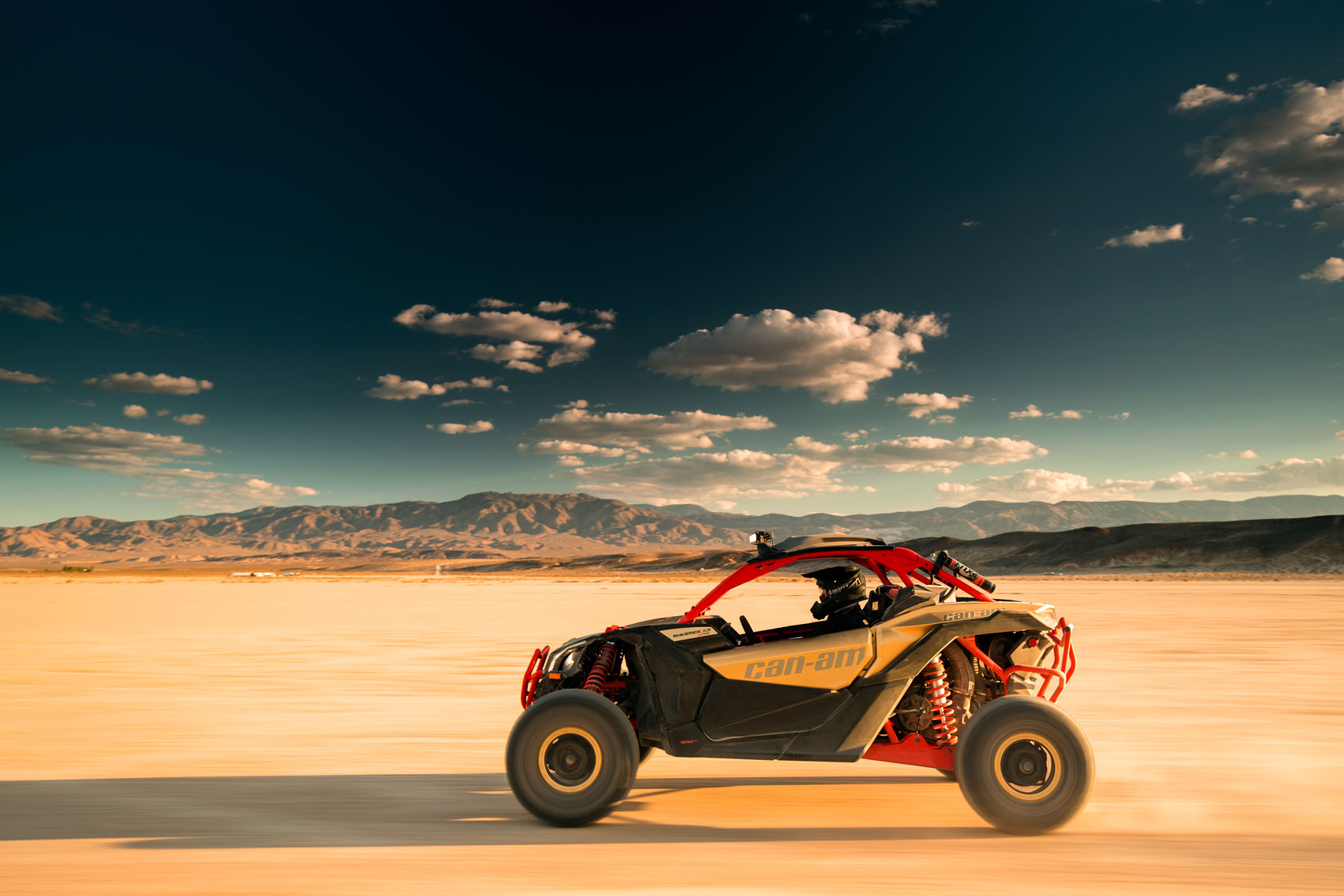 Vollgas durch die Wüste: Can-Am Maverick X3 Xrs Turbo R Gold.